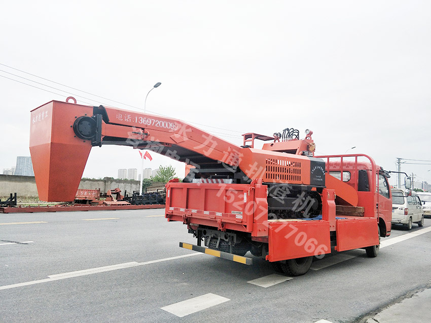 扒渣機發(fā)車.jpeg 扒渣機發(fā)車.jpeg